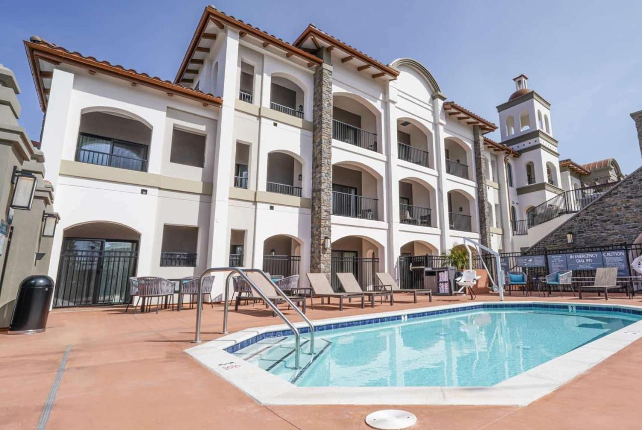 La Quinta & By Wyndham Hotel
