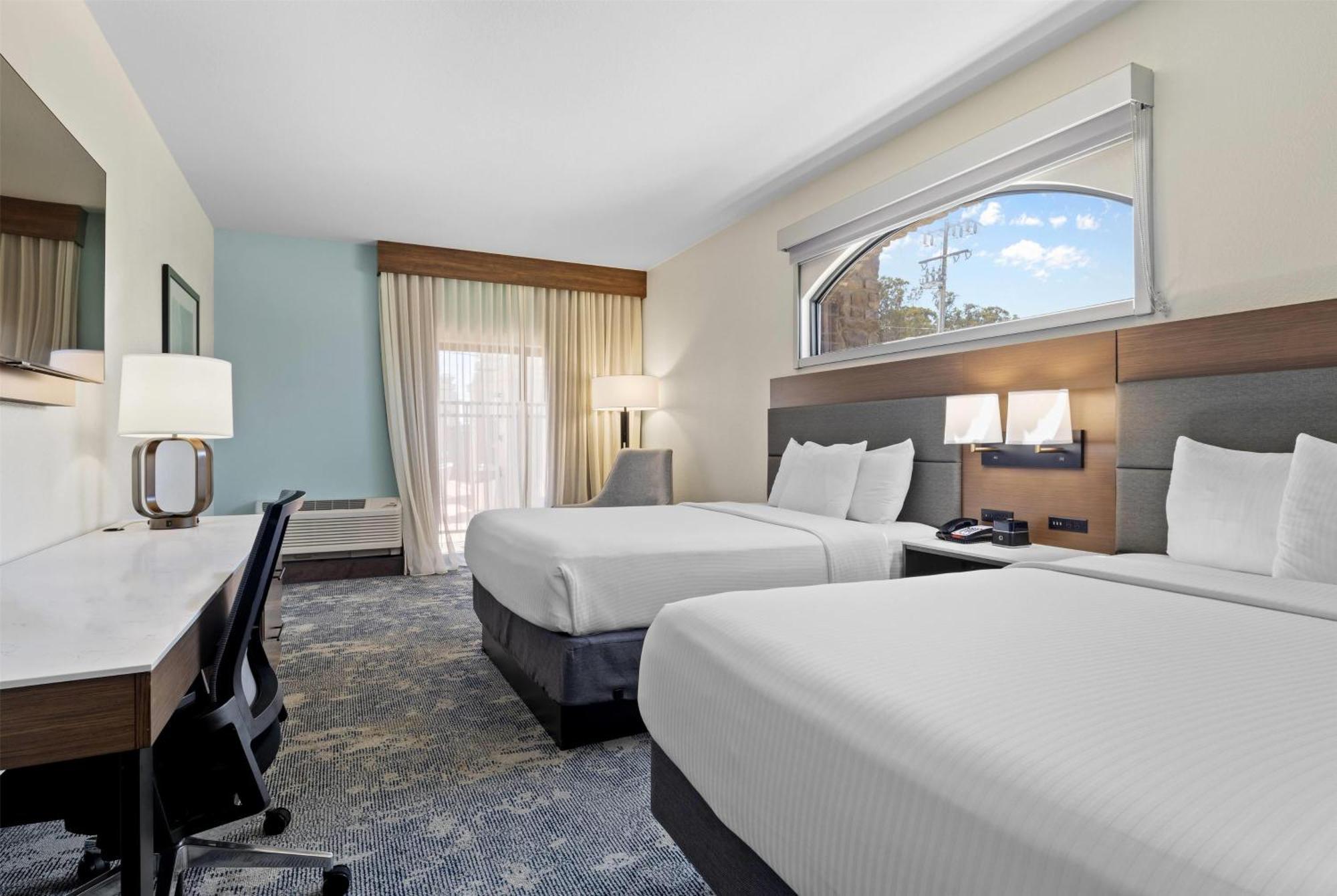 La Quinta & By Wyndham Hotel